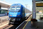 M�V 490 006 mit dem IC 817  Mecsek  aus P�cs, am 01.08.2026 in Budapest-Kelenf�ld.