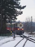 Mk45 2003 der Budapester Kindereisenbahn im Bhf Szpjuhszn am 19.02.2012.