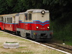 Die Mk 45-2005 (98 55 8276 005-6 H-MÁV) mit einem Zug von Széchenyi-Hegy nach Hűvösvölgy, am 04.06.2016 in Hárs-hegy.