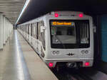 Metro Budapest Zug 659 auf der Linie M3 nach �jpest-k�zpont in der Station De�k Ferenc t�r, 19.06.2026.