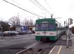 Zug 1110 berquert den Bahnbergang hinter der Haltestelle Budapest-Aquincum am 19.01.2007, in den Aussenbezirken gibt es bei der HEV relativ viel schienengleiche bergnge.