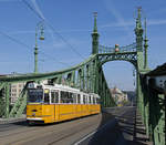 Ganz-CSMG 1461 als Linie 48 auf der Freiheitsbrücke Szabadság híd...............nach unzähligen Anläufen ohne Auto auf der Fahrbahn.