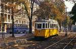 Noch im Oktober 1978 waren die 1911/12 bei Ganz beschafften Triebwagen vom Typ V bei der Budapester Straßenbahn unentbehrlich, hier ist Tw 1077 auf der Szilagyi Ersebet fasor als Linie 56