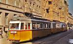 Ein klassischer Dreiwagenzug der Straßenbahn Budapest mit dem Tw 3229 (Typ Uv 1-3) im Oktober 1978 in der Visegradi utca unweit des Bahnhofes Nyugati. Hier endeten die aus Richtung Ujpest kommenden Linien bis zur Aufnahme des U-Bahn-Betriebes.