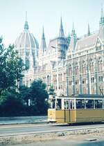 Budapest_Linie 2_Ganz vor dem Parlament_21-07-1975