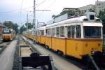 In einer langen Reihe sind die nicht mehr benötigten Triebwagen der Reihe Uv im Depot Angyalföld im Juni 2011 abgestellt. Für mich sind die Budapester Straßenbahnen ohne diese Fahrzeuge nicht mehr das, was sie einmal waren. Das Bild entstand durch einen Zaun hindurch außerhalb des Betriebsgeländes.