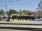 CAF Urbos3 Nr. 2224 auf der Linie 17 über Alkotás utca nach Savoya Park.
Linie 17 wurde von Margit híd (Margaretenbrücke) weiter nach Süd-Buda verlängert. Statt die ICS Wagen ab März 2016 verkehren die neue Urbos3 und Tatra T5C5 Wagen.