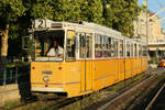 Straßenbahn Budapest Zug 1419 auf der Linie 2 nach Jászai Mari tér bei Petőfi tér am 22.07.2026.