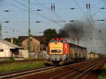 M40 201 (Altbau Diesellok von Ganz MÁVAG) mit dem Saisonzug von Győr nach Siófok bei der Abfahrt von Bahnhof Ács. 
12.07.2008.