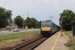 MV-START 480 025 mit dem IC 863  Balaton  von Keszthely nach Budapest-Dli, am 26.07.2025 in Maroshegy.
