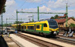 Regionalzug nach Sopron fährt in Fertöszentmiklos ein. Fertöszentmiklos, 17.6.2023