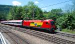 Am 13. Juni 2009 wurde der OIC 257 von Wien Sd nach Maribor (Marburg) von der roten GySEV-ROeEE-Lok 1116 058-7 bespannt. Ich fotografierte sie wenige Meter vor der Einfahrt des Bahnhofes Eichberg am Semmering.