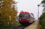 GySEV 247 503 & 247 509 verlassen am 20.10.2012 als Zug 39937 (Kszeg - Szombathely) die Haltestelle Gyngysfalu.