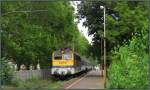 Die V 433 347 steht mit ihren Regionalexpress am Bahnsteig von Balatonföldvár am 29.Mai 2014.Gleich geht die Fahrt weiter nach Fonyód.