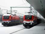 MV-Cargo (jetzt Rail Cargo Hungaria)1116 009-0 mit einem RoLa-Zug nach Kiskundorozsma und 1116 018-1 mit einem Gterzug am Bahnhof Budapest-Kelenfld, am 30.