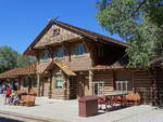 Grand Canyon Railroad Station von 1909 in Grand Canyon Village am 20.9.2017
1968 endete der Passagierverkehr auf der Strecke Williams AZ-Grand Canyon und wurde 1989 wieder aufgenommen.