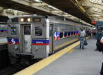 Silverliner IV SEPTA 385, Philadelphia 30th Street Station, obere Platform, 22.06.2012.