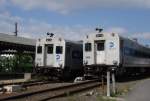 17.6.2012 Danbury, CT. Metro Norths Yard teilt das Museumsgebude vom Aussenbereich - zu sehen 2 Steuerwagen und eine Gleisschieflage.