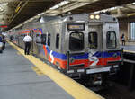 Silverliner V SEPTA 811, Philadelphia 30th Street Station, obere Platform Gleis 6, 22.06.2012.
