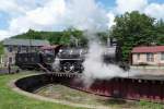 Saisonerffnung bei der East Broad Top (E.B.T.) Rail Road, Lok #15 kommt zum ersten Einsatz nach der Winterpause auf die Drehscheibe (Orbisonia, PA, 6.6.09).