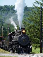 Noch ein Pfiff, dann schiebt EBT #15 den Zug zum Wenden zurck ins Gleisdreieck (Orbisonia, PA, 6.6.09).