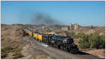 Union Pacific No 4014 Big Boy fährt bei den 150 Jahr Feierlichkeiten der Transkontinental Eisenbahn dem  The Great Race Across the Southwest  von Yuma nach Casa Grande.