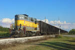 308 hauls a rake of empty wagons past Moore Haven as it heads back to the sugarcane fields for loading, 22 Nov 2017