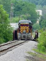 GP-11, #8702 der Pittsburgh & Ohio Central, fuhr am Pennsylvania Trolley Museum vorbei (Washington, PA, 8.6.09). Zwischen diesem und dem vorherigen Bild habe ich noch ein Video gemacht.