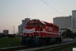 Lok 3002, eine EMD GP40, der New Orleans Public Belt Railroad (NOPB) fhrt am Abend des 28. September ber die Gleisanlagen am Mississippi Ufer in New Orleans entlang.