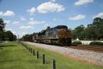 CSX 732 (SD70MAC) und 61 (AC44CW) mit einem Kohlenzug in Folkston, GA. 06.07.10