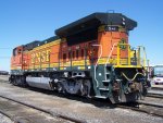 Am Beriebshof der BNSF in Phoenix/Az.Ende April 2011.
Eine GE-DASH 8-40BW von hinten