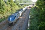 Amtrak Zug mit  P42DC 145 von Toronto nach New York am 15.8.2009 an der Bayview Junction bei Hamilton. Dieser Zug fhrt einmal pro Tag. Ich htte Ihn gerne von der anderen Brcke fotografiert, aber die restlichen Eisenbahnfotografen (8 Stck) die auch dort waren, hatten keine Regung gezeigt, dass etwas von dort kme. Alle waren nur scharf auf einen Gterzug mit einer BC-Rail Lok an der Spitze.