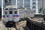 Silverliner IV SEPTA 448, Frontalansicht, Einfahrt in den Bahnhof Philadelphia 30th Street Station, obere Platform, Zielrichtung Temple University, 10.08.2019. 