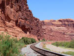 Bei Moab, UT, gibt es in dieser grandiosen Landschaft eine Stichstrecke in ein Tal hinein.