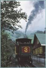 Whrend Lok 3  Agiocochook  noch Wasser fasst, ist ein weiterer Zug schon ber das erste Steilstck drber auf der Fahrt zum Gipfel. (Archiv 02.08.1998)