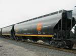 Zwei Sch�ttgutwagen der KCS (Kansas City Southern).