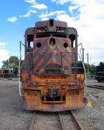 Keine Scheiben und keine Lichter: bei dieser Rio Grande - Diesellok im Colorado Railroad Museum wartet noch eine Menge Arbeit. Gemäss aktuellen Fotos im Internet ist die Lok mittlerweile aufgearbeitet. Golden, 28.8.2022