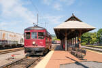 Center-door Brill 76 des Electric City Trolley Museum in Scranton, PA hält am 06.08.2022 am museumseigenen Bahnsteig.