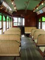 Innenansicht des Straenbahnwagens der Philadelphia Suburban, Baujahr 1926, im Pennsylvania Trolley Museum (Washington, PA, 8.6.09)