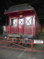 Alter Personenwagen #353 der Lehigh Valley Railroad im Rundlokschuppen in  Steamtown  Scranton, PA (4.6.09).