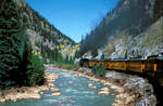 Am 01.10.1991 bahnt sich Engine 481 der Durango & Silverton Narrow Gauge Railroad ihren Weg durch die Rocky Mountains nach Silverton. Analogaufnahme auf Kodachrome 50, Brennweite 35mm