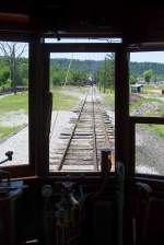 So sieht es der Tramfahrer - Angst hat er nicht, aber Abstand hlt er schon... (Orbisonia, PA, 6.6.09).