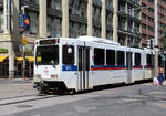 Tram RTD 109 in der Innenstadt von Denver. Denver, 27.8.2022