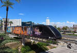 Die Monorail vom Hotel Mandalay Bay zum Excalibur Hotel hat den Startort soeben verlassen.