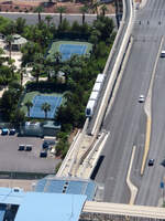 Die Monorail von der MGM Grand Monorail Station fährt in die Endstation Sahara Station ein.