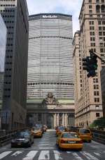 17.6.2012 New York City. Grand Central Terminal von Hochhäusern eingerahmt.