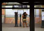 SUBWAY PEOPLE: in der New Yorker Station  Wallstreet , 20.6.2014