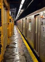 Frisch gereinigter Bahnsteig in der New Yorker Subway-Station  3.Avenue/ 138.Street . 12.6.2015