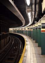 Bahnsteig der New Yorker Subway-Station  Astor Place  für die Linien 4,5 und 6.