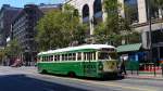 2-Richtungs PCC 1015  Torpedo  (San Francisco) in den Farben v. Illinois.
Market Street 30.07.2014.